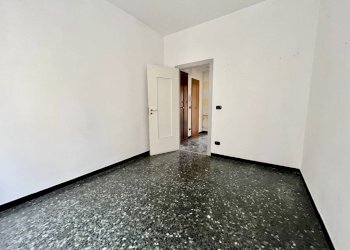 Camera da letto - Trilocale via Monterotondo, 2, Genova (zona Sestri Ponente) - foto 5