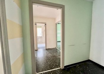 Stanza non arredata - Trilocale via Monterotondo, 2, Genova (zona Sestri Ponente) - foto 7