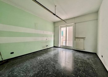 Camera da letto - Trilocale via Monterotondo, 2, Genova (zona Sestri Ponente) - foto 11