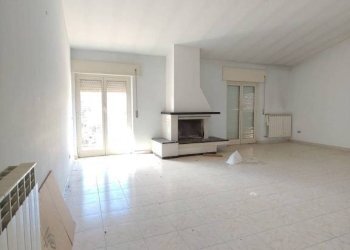 Cucina - Trilocale via Flaminia, 124, Rignano Flaminio - foto 1