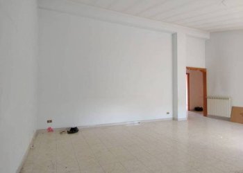 Interno non residenziale - Trilocale via Flaminia, 124, Rignano Flaminio - foto 17