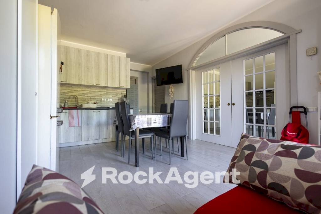 Salone - Three-room apartment via Giosuè Carducci, 51, Montepaone - photo 3