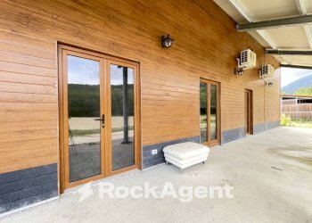 Cortile interno - Commercial Premises LOCALITA' PIANO D'ISCHIA, SNC, Civitella del Tronto - photo 8