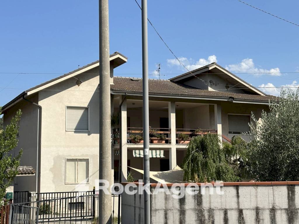 Facciata - Villa via delle Nazioni Unite 36, Alanno - foto 1