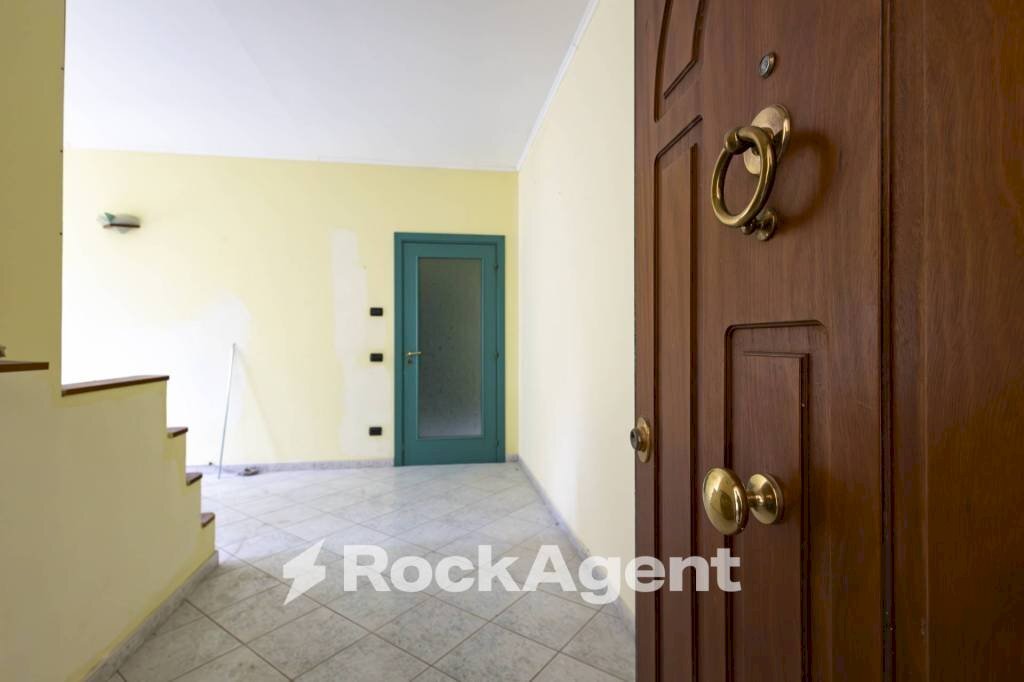 Ingresso - Trilocale via Vincenzo D'Amato, 18, Catanzaro - foto 2