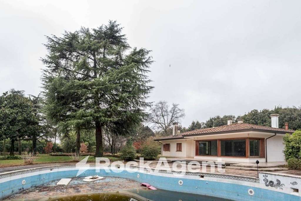 Piscina - Villa via Boiago, 25, Quinto di Treviso - foto 1