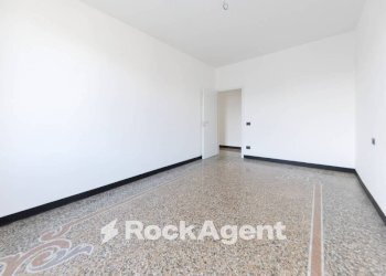 Camera da letto - Appartamento via Archimede, Genova (zona Marassi) - foto 10