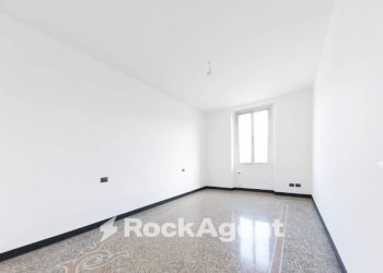 Camera da letto - Appartamento via Archimede, Genova (zona Marassi) - foto 11