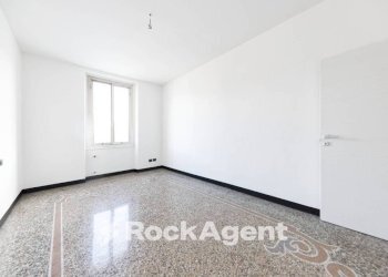 Camera da letto - Appartamento via Archimede, Genova (zona Marassi) - foto 20