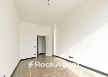 Camera da letto - Appartamento via Archimede, Genova (zona Marassi) - foto 21