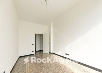 Camera da letto - Appartamento via Archimede, Genova (zona Marassi) - foto 21