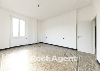 Camera da letto - Appartamento via Archimede, Genova (zona Marassi) - foto 24