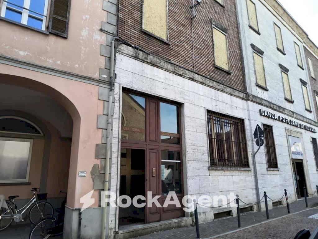 Facciata - Altro via Vittorio Veneto, 15, Robbio - foto 2