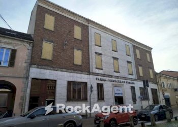 Facciata - Altro via Vittorio Veneto, 15, Robbio - foto 3