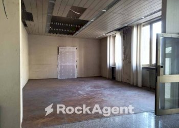 Interno non residenziale - Altro via Vittorio Veneto, 15, Robbio - foto 13