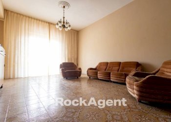 Salone - Trilocale via Conti di Loritello, 9/B, Catanzaro - foto 1