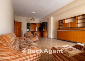 Salone - Trilocale via Conti di Loritello, 9/B, Catanzaro - foto 4