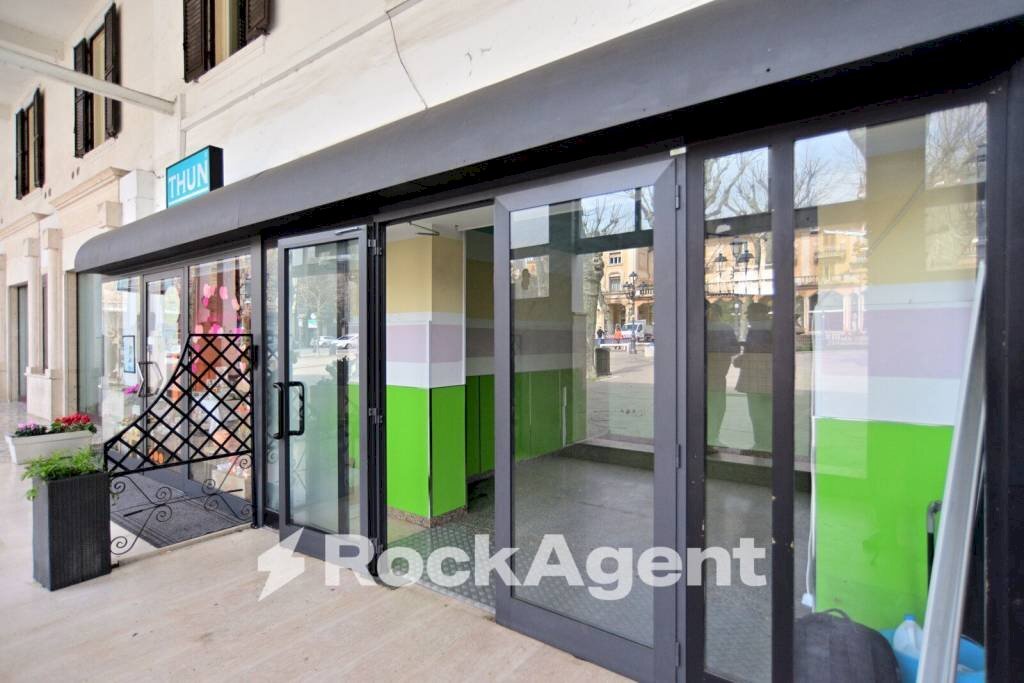 Interno palazzo - Negozio via Piazza Spada, 5, Fiuggi - foto 1