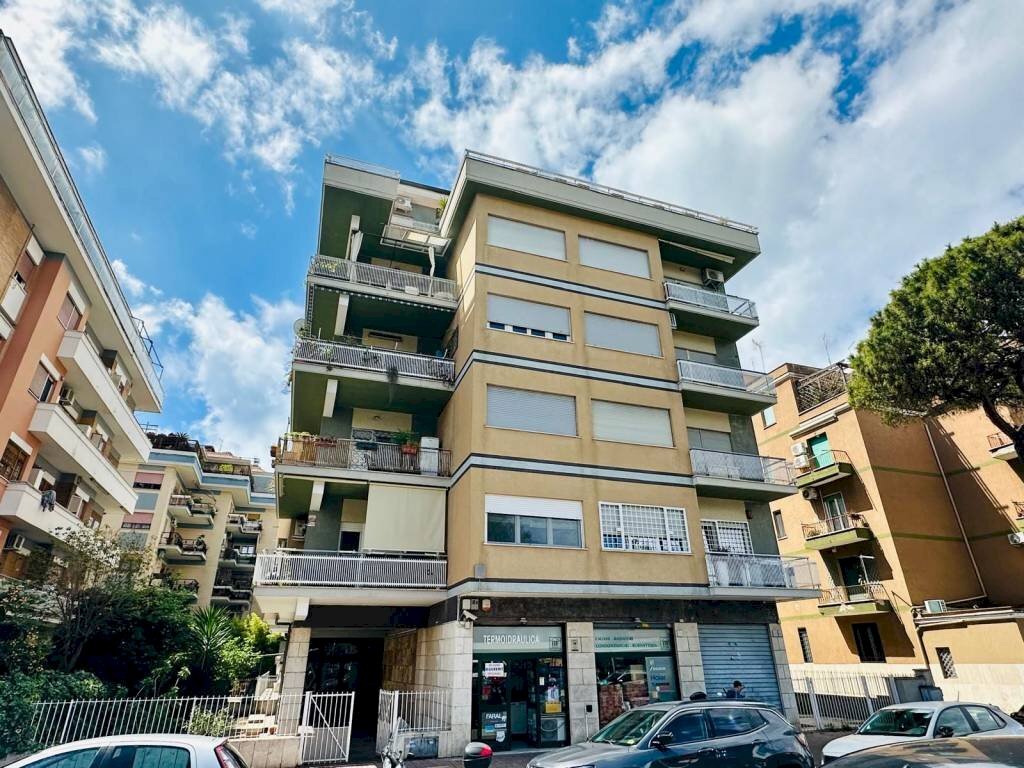 Facciata - Trilocale viale Paolo Orlando, Roma (zona Lido di Ostia) - foto 1