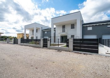 ESTERNO - Villa a Schiera Via Villarappa 83, Santa Giustina in Colle - foto 1