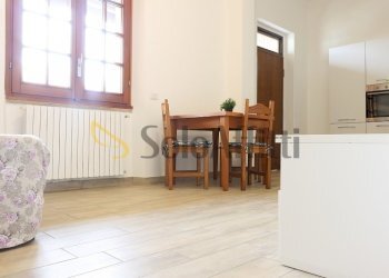 Soggiorno con cucina a vista - Appartamento Via gradisca 6, Limbiate - foto 1