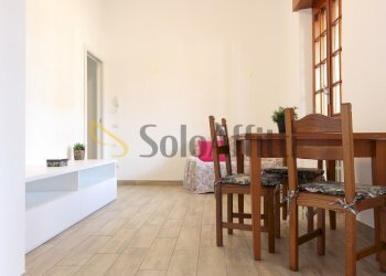 Soggiorno con cucina a vista - Appartamento Via gradisca 6, Limbiate - foto 5