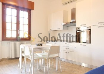 Soggiorno con cucina a vista - Appartamento Via Gradisca 6, Limbiate - foto 6