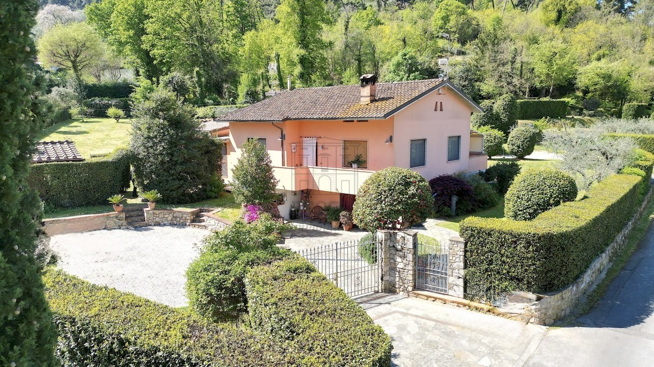 vendesi villetta indipendente con giardino lucca c - Villa Via Comunale Campolungo 51, Lucca - foto 1