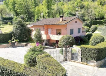 vendesi villetta indipendente con giardino lucca c - Villa Via Comunale Campolungo 51, Lucca - foto 1
