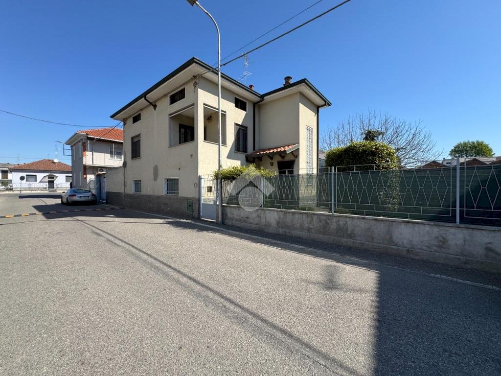 Villa Via G. Carducci, Cameri - foto 1