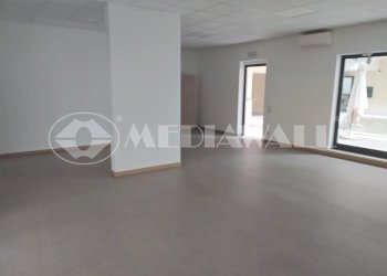 BQ-231-NA 07.jpg - Commercial Premises Maniago - photo 8