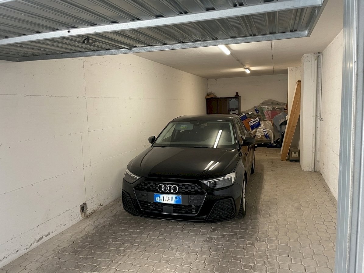 foto senza giornali.png - Box Via della Peschiera, Anagni - foto 2