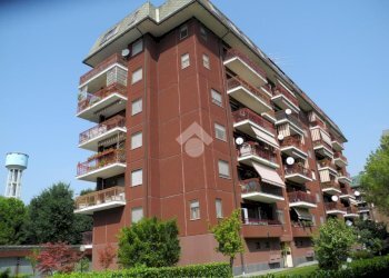 Three-room apartment Via Giacomo Matteotti, Assago - photo 1