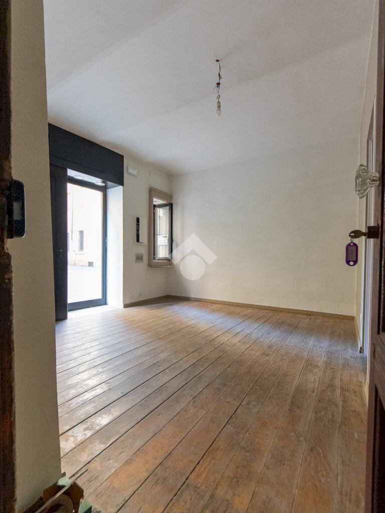 Negozio Via Cesare Balbo, Casale Monferrato - foto 2