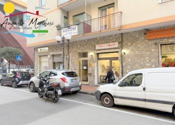 Foto 8 - Locale Commerciale VIA XX SETTEMBRE
 
7, Recco - foto 8