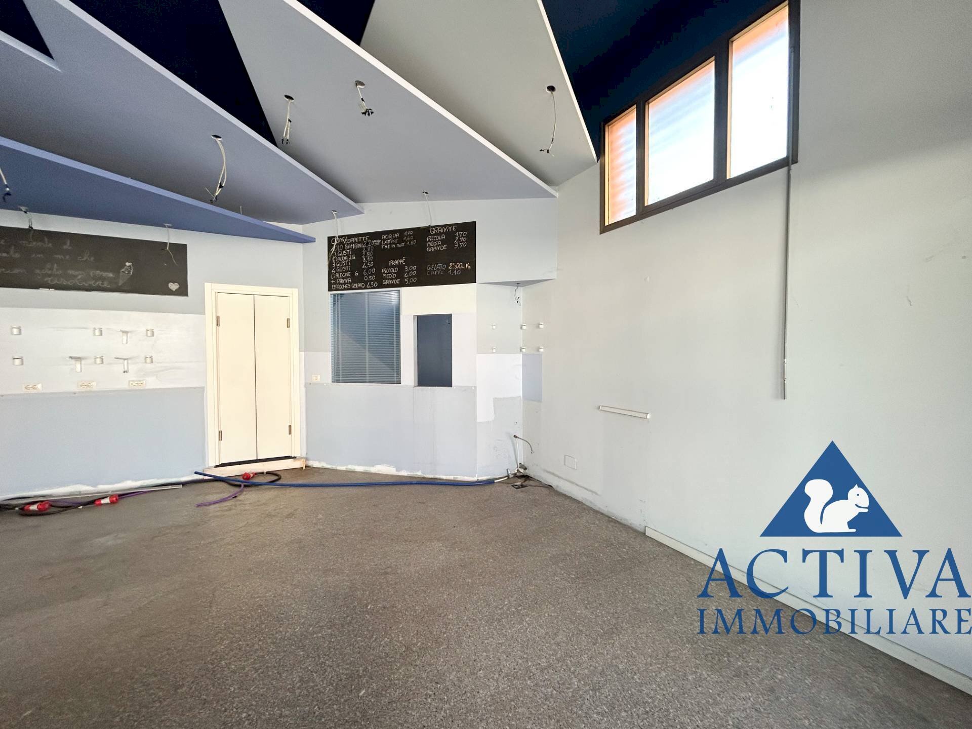 Foto 2 - Locale Commerciale Via Genova
 
12, Busto Arsizio - foto 2