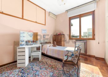 Camera / camera da letto - Villa Via Per Cassina Nuova
 
5, Paderno Dugnano - foto 31
