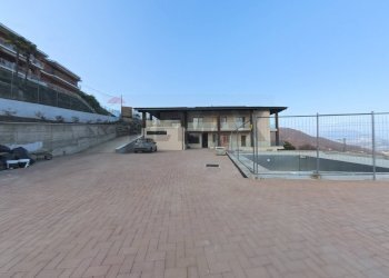 Edificio all\'aperto - Trilocale via ponte tresa
 
28, Cadegliano-Viconago - foto 3