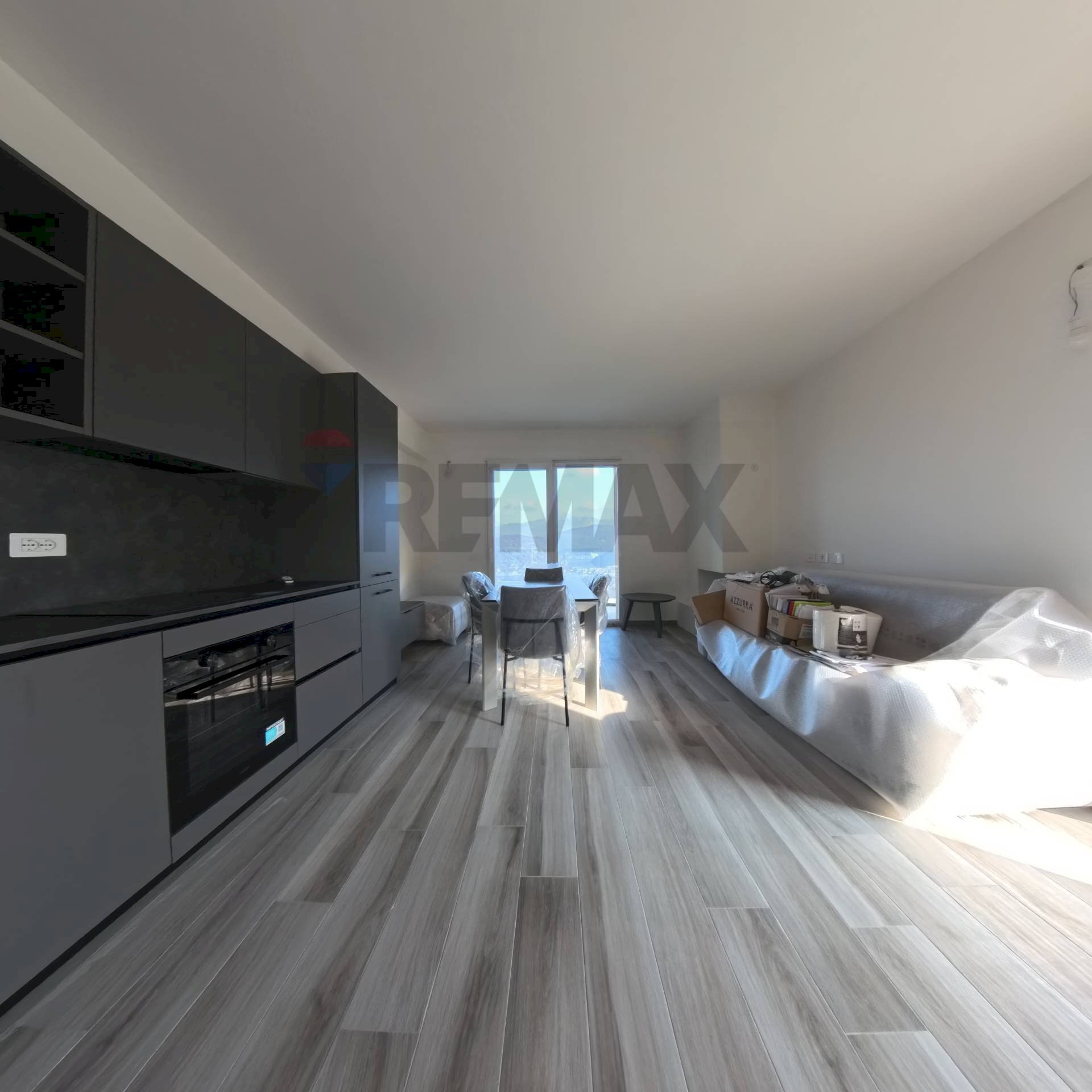 Sala da pranzo - Bilocale via ponte tresa
 
28, Cadegliano-Viconago - foto 2