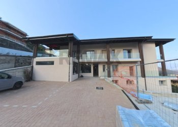 Terrazza - Bilocale via ponte tresa
 
28, Cadegliano-Viconago - foto 1