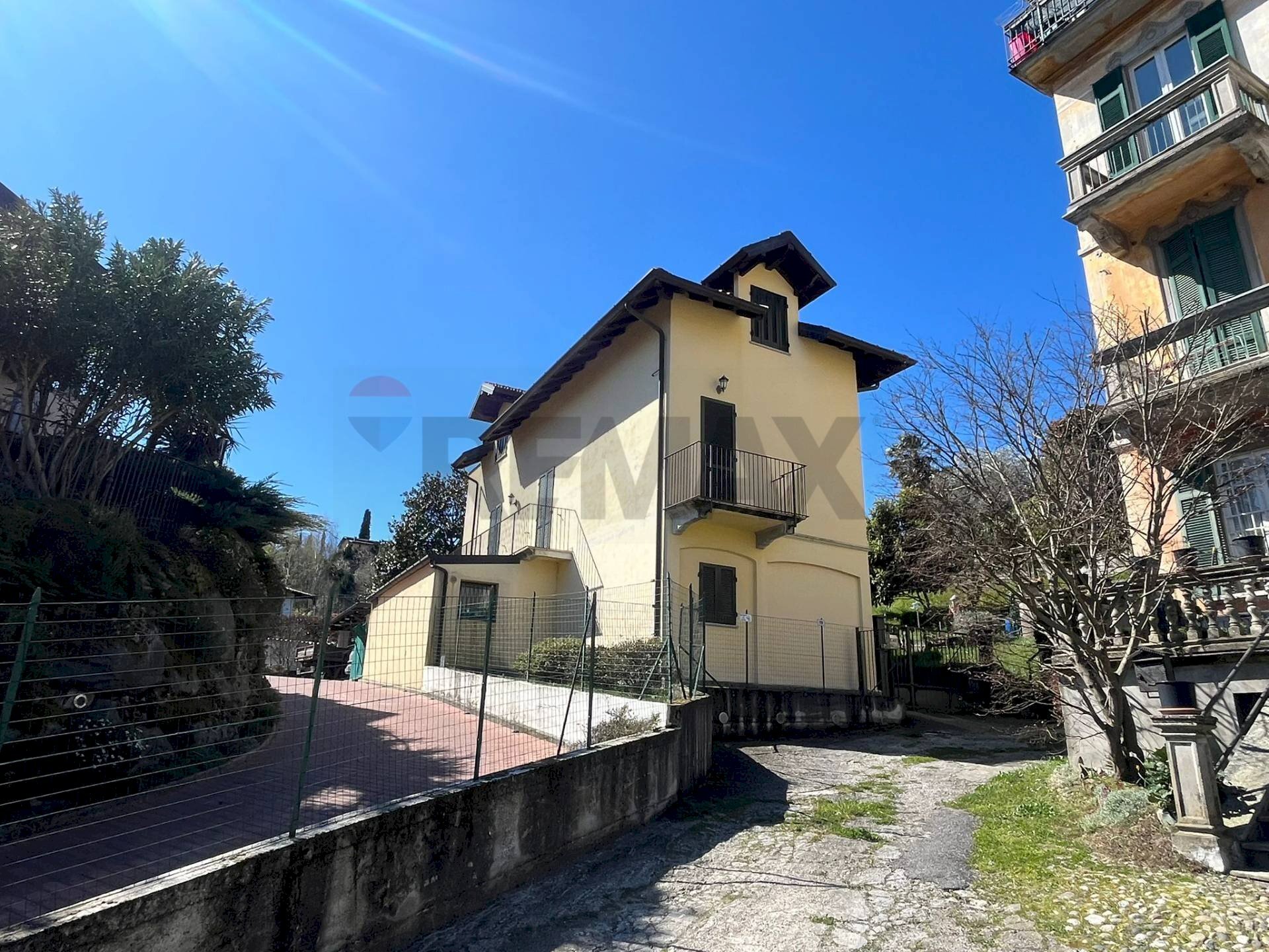 Casa all\'aperto - Independent house Via Binda
19, Besozzo - photo 2