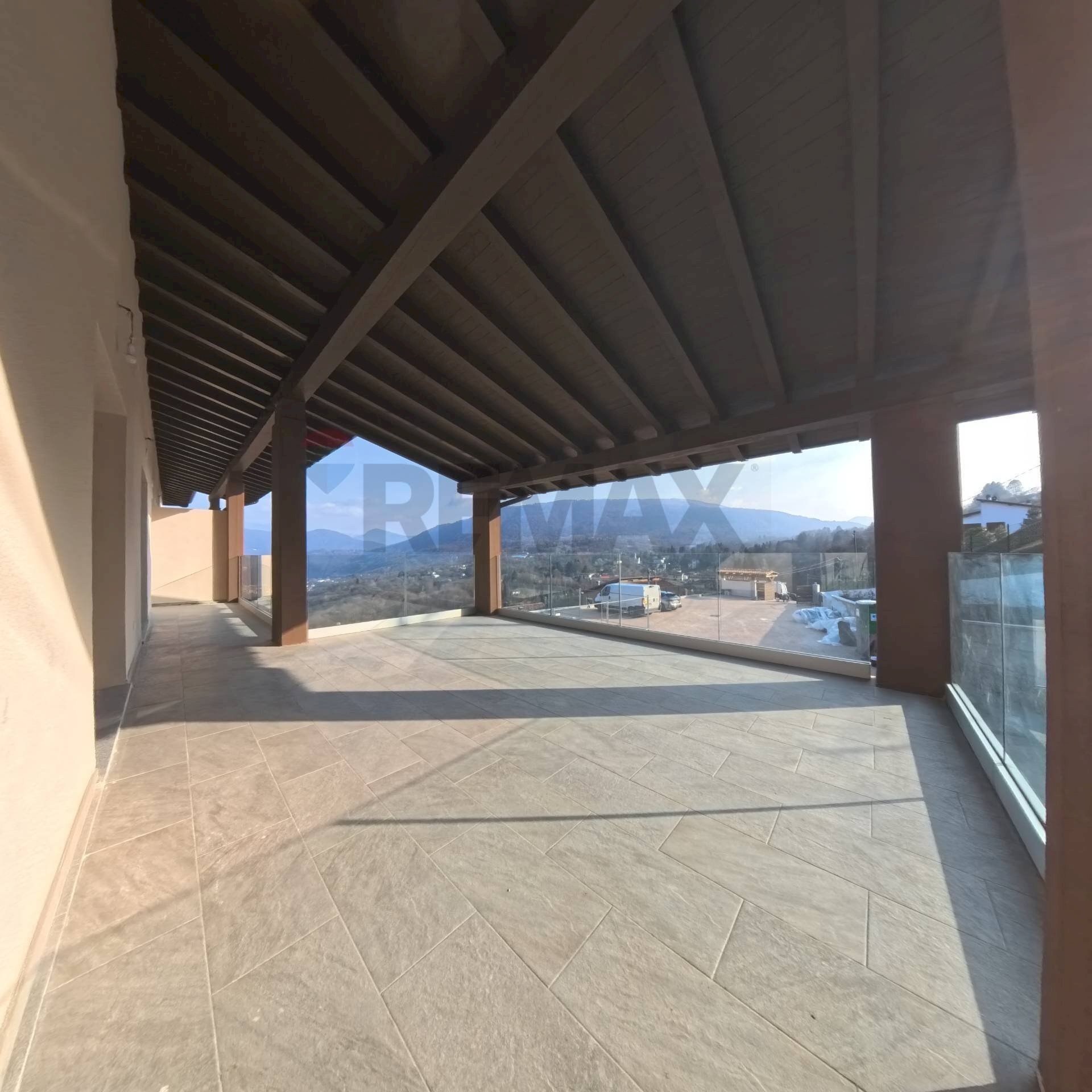 Terrazza - Monolocale via ponte tresa
 
28, Cadegliano-Viconago - foto 1