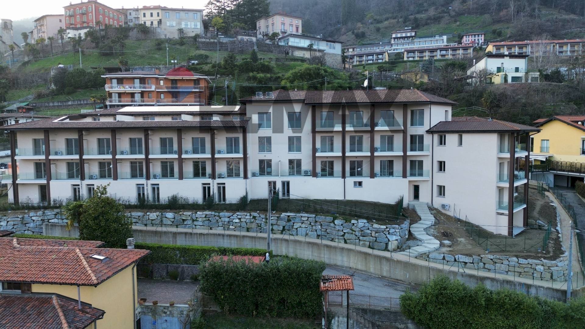 Edificio all\'aperto - Monolocale via ponte tresa
 
28, Cadegliano-Viconago - foto 1