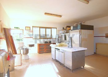 Cucina - Appartamento VIA ROMA
 
60, Cuasso al Monte - foto 8