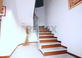 Scale - Villa Via Monte Rosa
 
5, Gavirate - photo 18