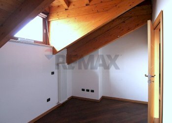 Stanza vuota - Villa Via Monte Rosa
 
5, Gavirate - photo 36