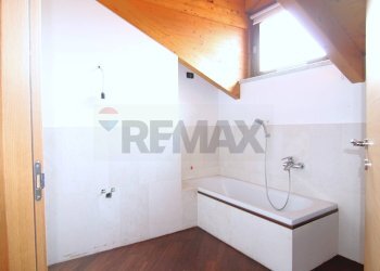Bagno - Villa Via Monte Rosa
 
5, Gavirate - photo 39