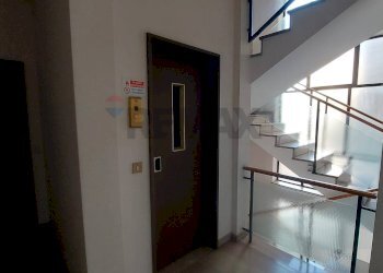 Stabile interno - Ufficio VIA PIAVE
 
12, Varese - foto 27