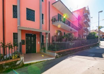 Edificio all\'aperto - Trilocale Via Taro
 
43, Acireale - foto 1