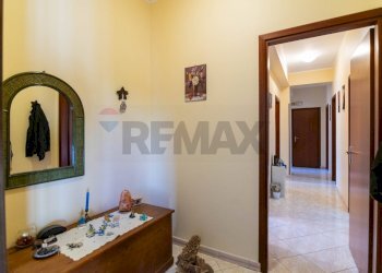 Hall / corridoio - Trilocale Via Taro
 
43, Acireale - foto 3